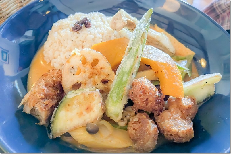 「喫茶ひるねこ」のココナツカレー。糸島市二丈 「喫茶ひるねこ」のココナツカレー。糸島市二丈