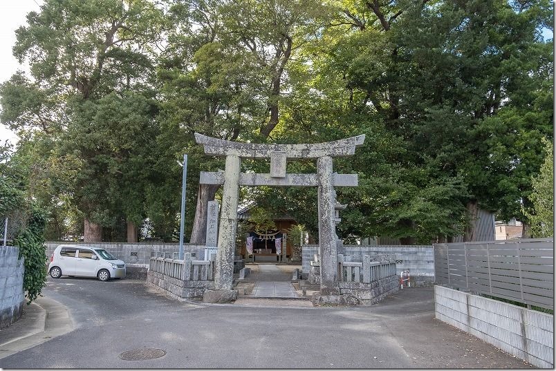 糸島市三雲 細石神社の境内、駐車場 糸島市三雲 細石神社の境内、駐車場