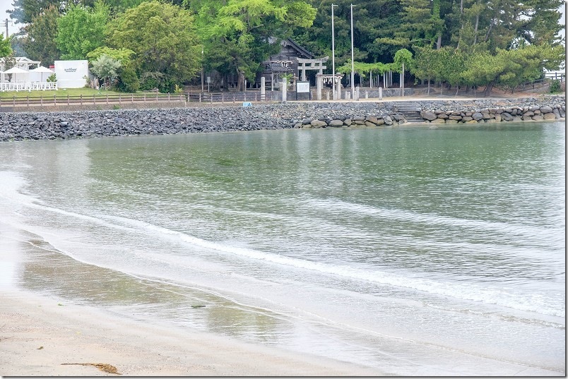 糸島の海の直ぐ横にある白山神社（今津津舟崎）