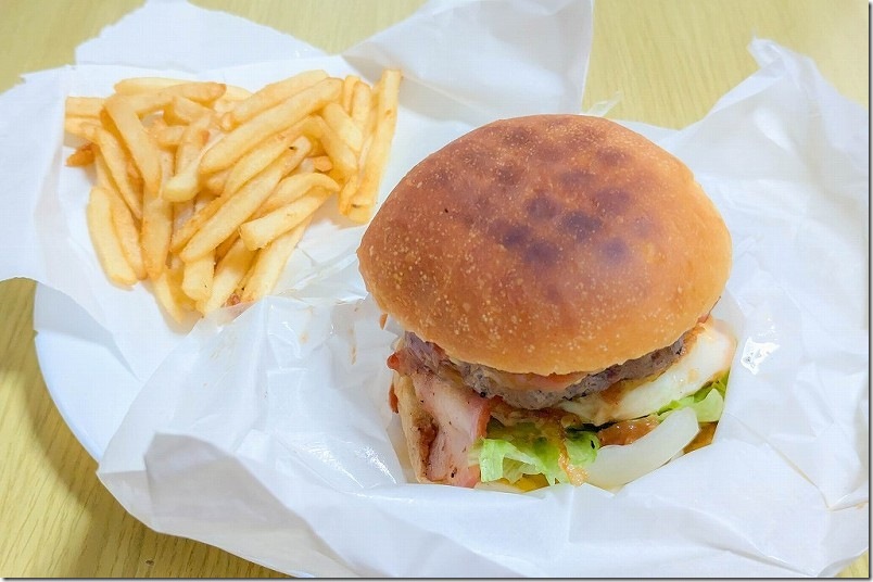 いきまつバーガー【全部乗せハンバーガー 820円 + ポテト130円】 いきまつバーガー【全部乗せハンバーガー 820円 + ポテト130円】