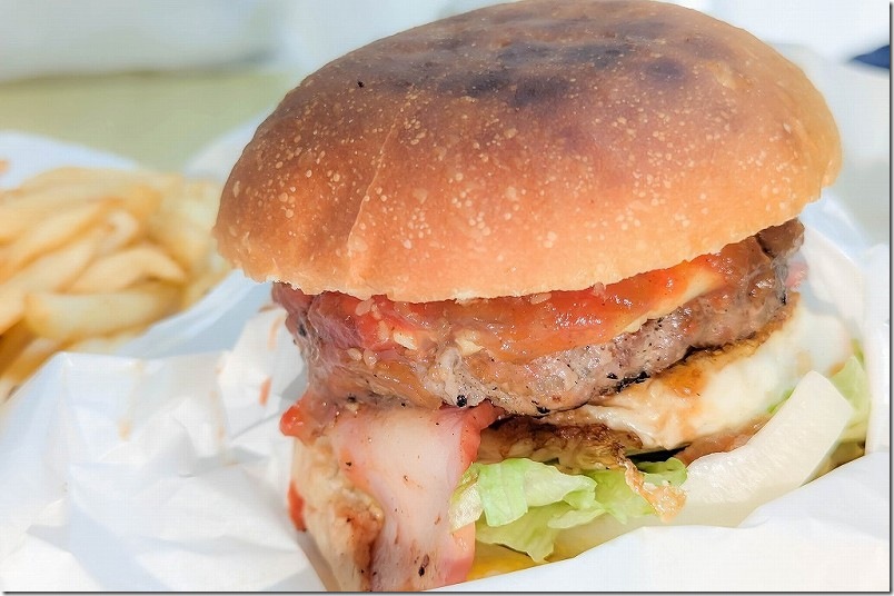 いきまつバーガー 全部乗せハンバーガー 820円 いきまつバーガー 全部乗せハンバーガー 820円