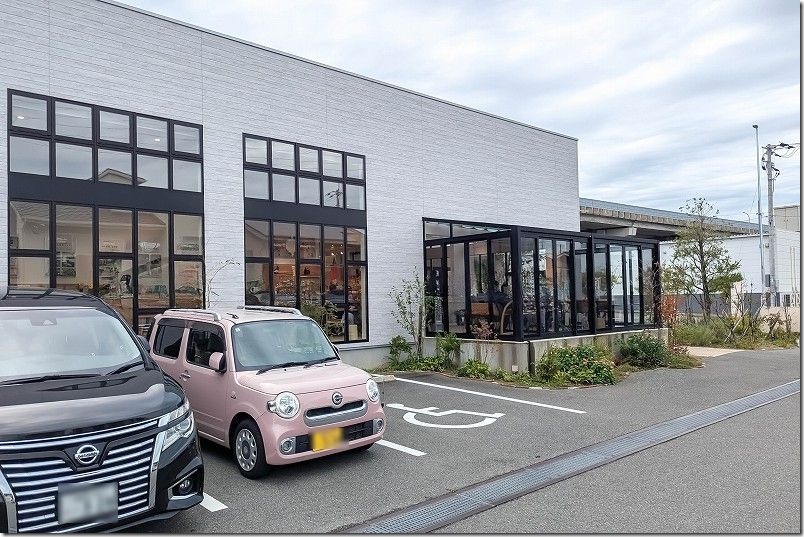 店舗外観 駐車場 ハウズ Kitchen 伊都店【雑貨&ファッションの専門店 how's 併設】 店舗外観 駐車場 ハウズ Kitchen 伊都店【雑貨&ファッションの専門店 how's 併設】