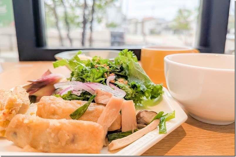 外を見つつランチ サラダビュッフェ ハウズ Kitchen 伊都店でランチ 外を見つつランチ サラダビュッフェ ハウズ Kitchen 伊都店でランチ