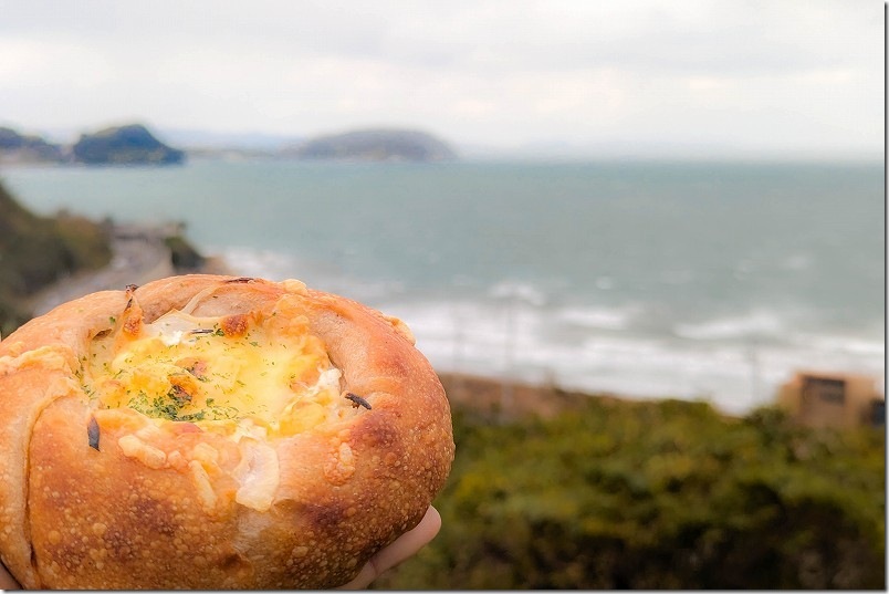 糸島二丈 パン屋 大楠 実食レビュー チキンセロリのパン 555円