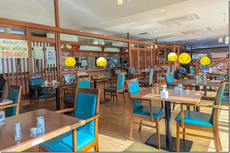 「ゆずのき」の店内の様子 テーブル席