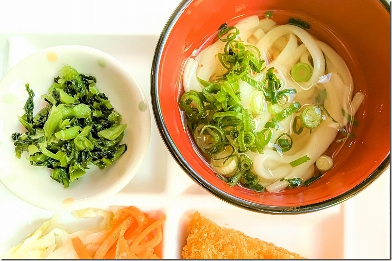 「ゆずのき」のバイキングメニュー 細麺のうどん