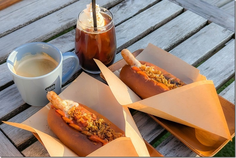Oot Dogを実食レビュー｜糸島産食材へのこだわり(サルサドッグとコーヒーで850円、糸島ホットドッグとコーヒーフロートで1150円)