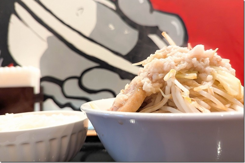 「応援系ラーメン 夢みてなんぼ糸島店」のラーメンを食レポ｜200gで1130円