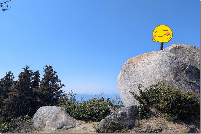 十坊山山頂!坊主岩は、まじかで見るとかなり巨大 十坊山山頂!坊主岩は、まじかで見るとかなり巨大