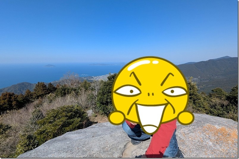 十坊山山頂の坊主岩の上で記念撮影 十坊山山頂の坊主岩の上で記念撮影