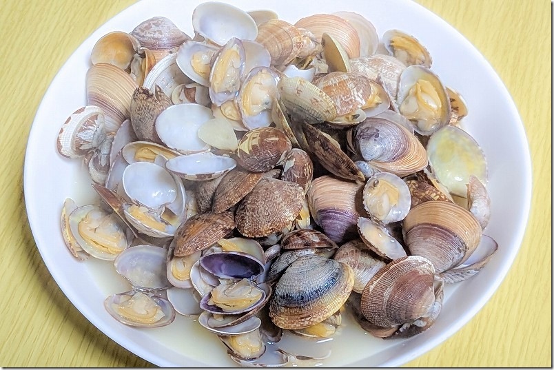 室見川でとれたアサリ、バカガイ、マルニシはバター焼きで