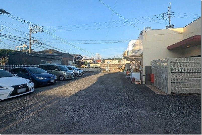 博多長浜ラーメン風靡 今宿店の駐車場（店舗裏手、臨時駐車場）