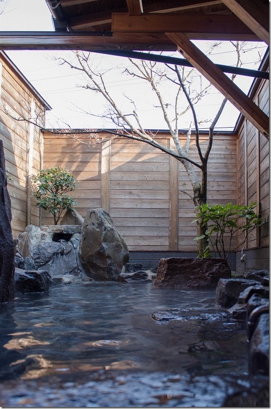 露天湯 椛 家族風呂 滝の部屋(露天風呂) 熊本県山鹿市 露天湯 椛 家族風呂 滝の部屋(露天風呂) 熊本県山鹿市