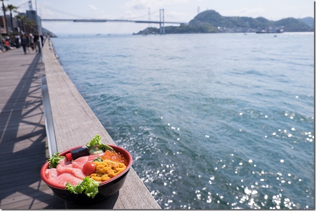関門海峡と唐戸市場の海鮮丼