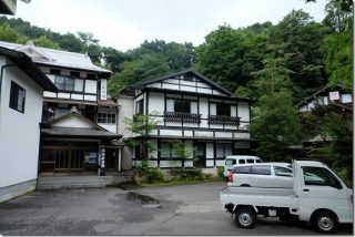 筌の口温泉 新清館の露天と共同浴場の内湯(大分県九重町)
