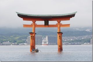 宮島 千畳閣で雨宿りと厳島神社の高潮
