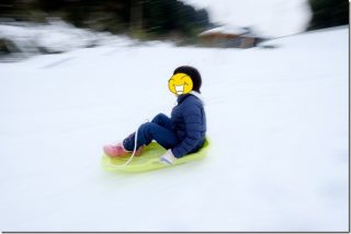 三瀬温泉で雪見と神水川栗並運動公園でソリ遊び