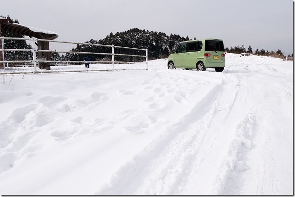 雪の樫原湿原（かしばるしつげん）の駐車場