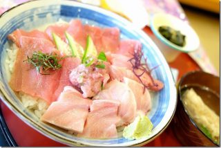 道の駅 鷹ら島で食事(マグロ丼・海鮮丼・ちゃんぽん)