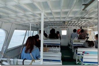 三原・須波港から大久野島への高速船の船内
