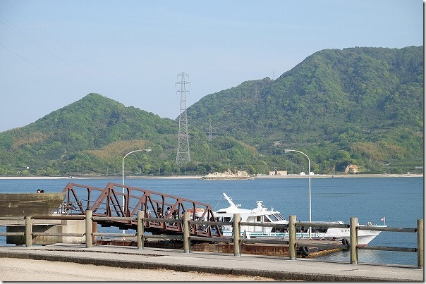 大久野島、第一桟橋へ高速船到着