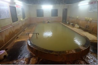 夜中の筌の口温泉を貸し切りで利用(大分県九重町)