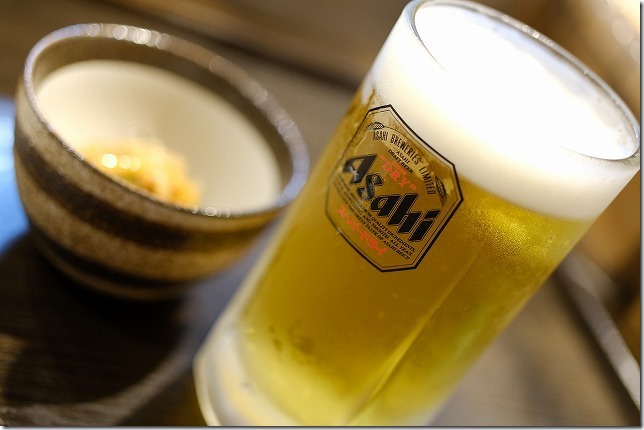 福岡市別府,居酒屋「はなれんこん」で生ビール