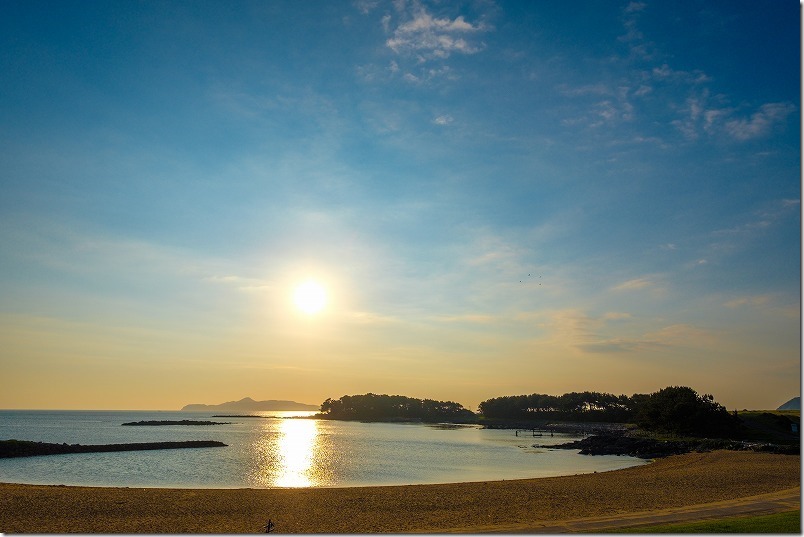 波戸岬の砂浜と夕日