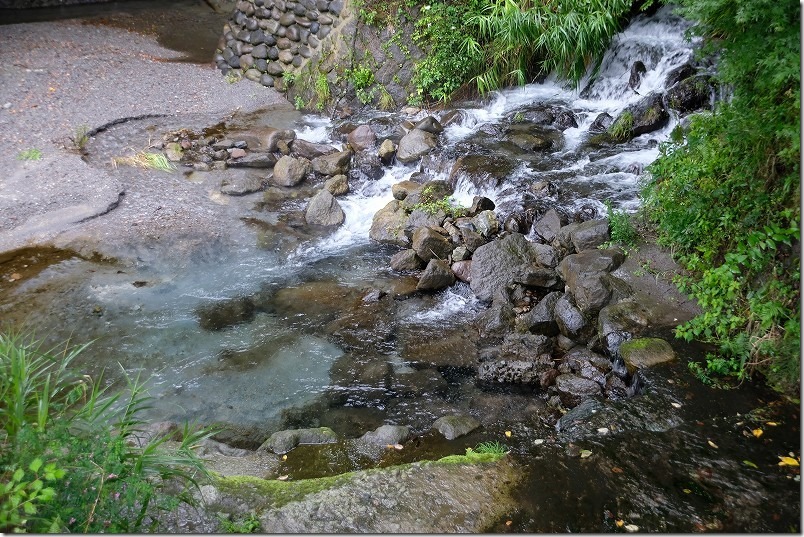 阿蘇・くじゅう、池山水源の湧水、青色