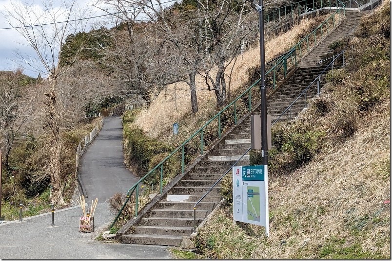 日田彦山線BRT、大行司駅の階段、高低差