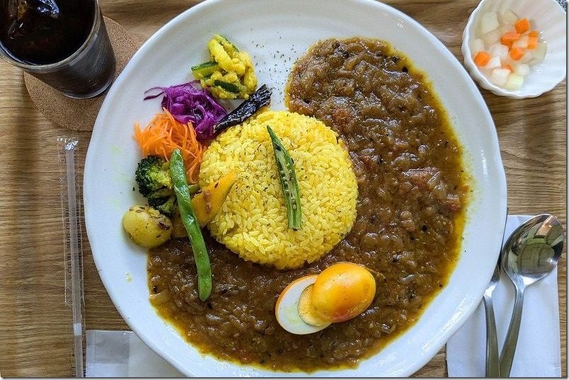 ハニースパイスカフェのカレー。エッグカレー