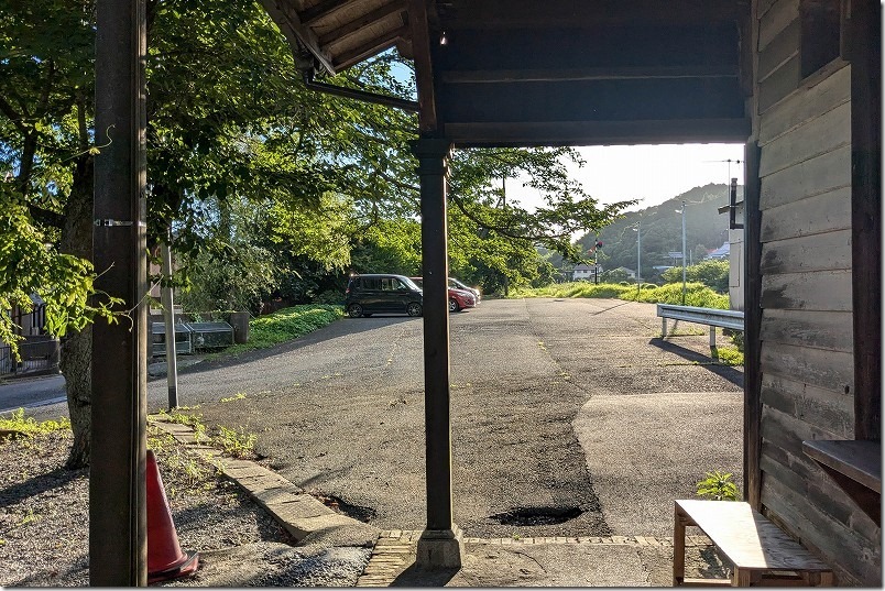 油須原駅の駐車場