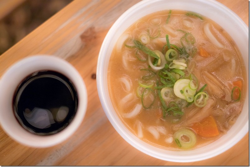 温まる食べ物。クリスマスマーケットで豚汁うどん（天神中央公園）