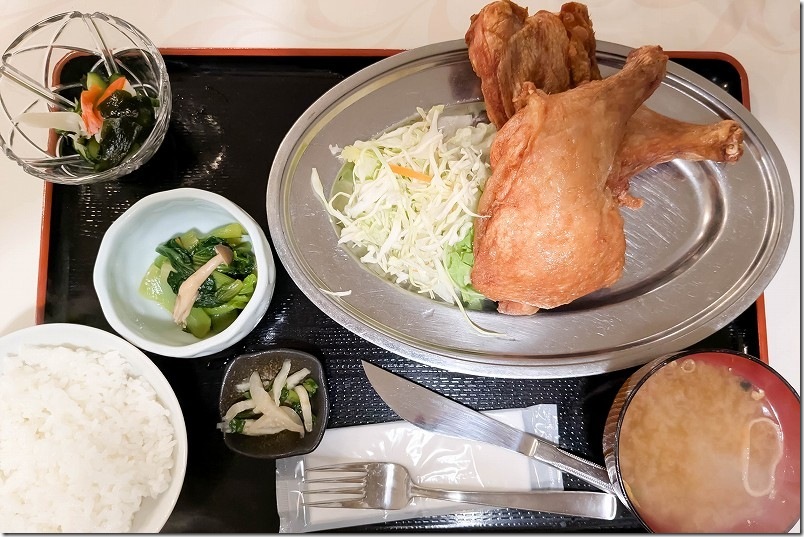 皆生温泉で外で夕食 居酒屋レストラン たつ美 チキンレッグ定食