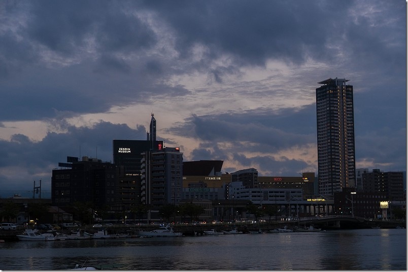 浅野港周辺から見た小倉の街の夜景