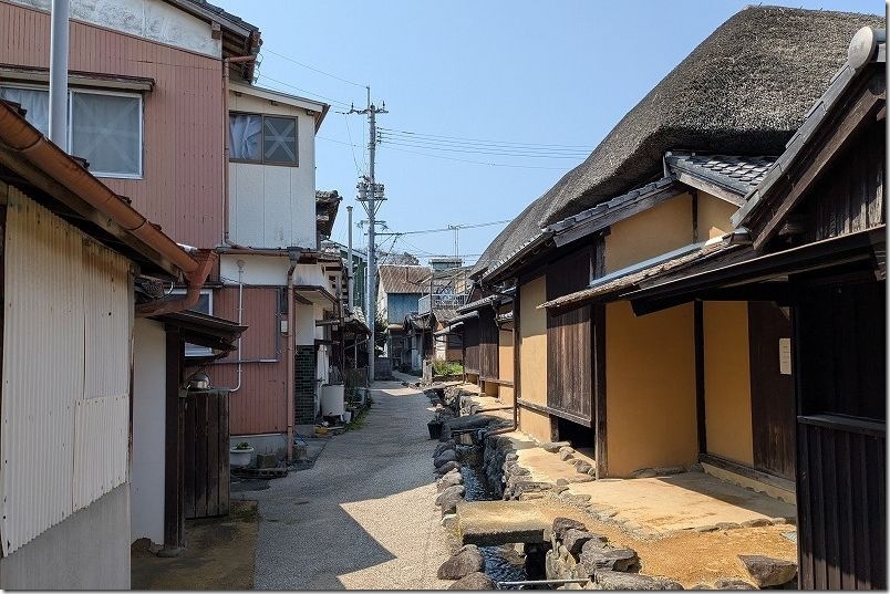 肥前浜宿 鹿島市浜庄津町浜金屋町伝統的建造物群保存地区【茅葺き屋根の町並み】