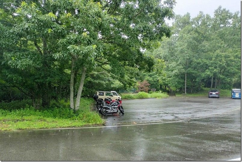 山吹水源を散策 駐車場