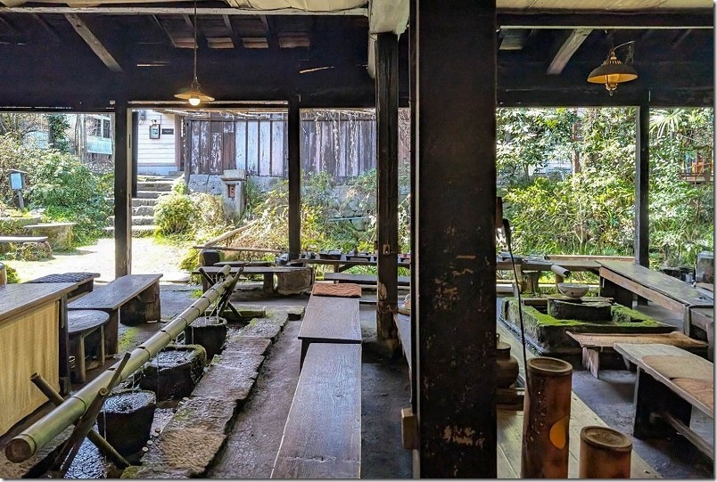 かんざらしの店 結 店内に湧水が湧く