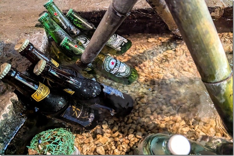 「かんざらしの店 結」 湧水で冷やされたビール、ノンアルコールビール
