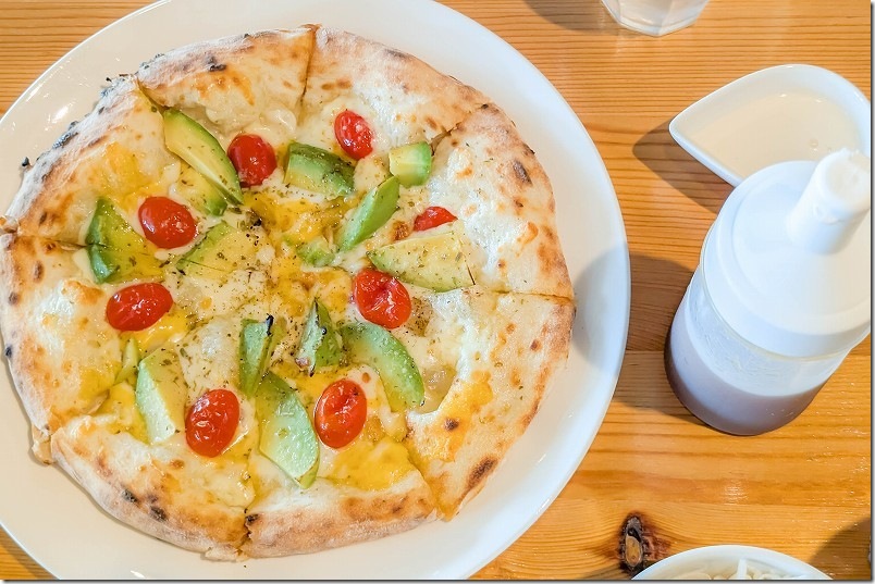 ピザカフェ げんき畑でランチ アボカドピザ 1080円
