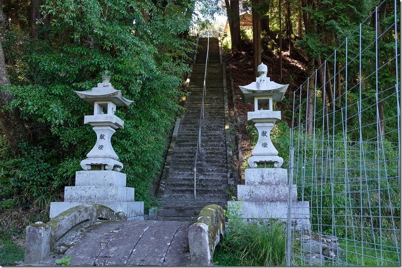岩戸見神社 石段を登り本殿へ参拝