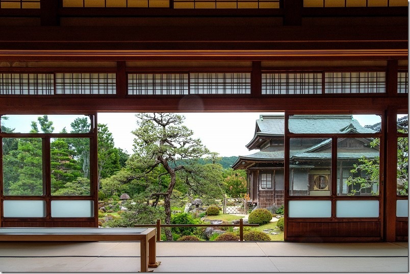 旧蔵内邸の大広間と庭園