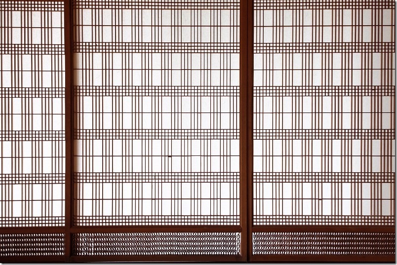 蔵内邸の繊細な細工で調和のとれた障子