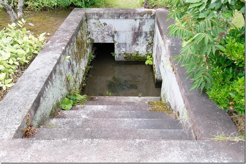 旧蔵内邸の庭の水くみ場