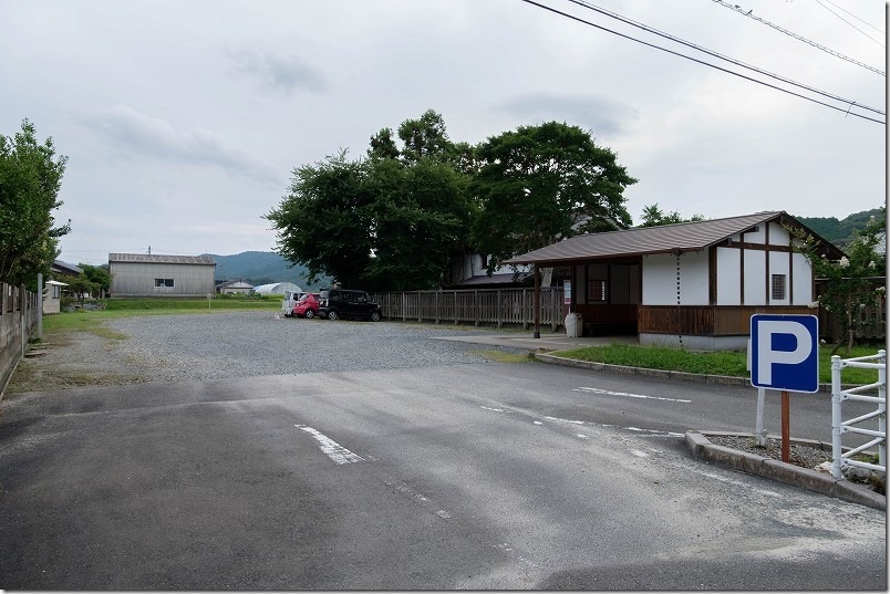 旧蔵内邸 駐車場（分かりづらいですが建物隣接）