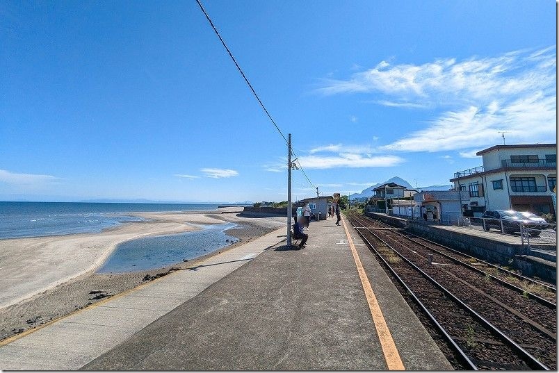 島原鉄道 大三東駅はホームの真横が海
