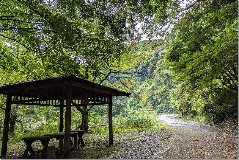 白水の滝 遊歩道（川沿いで平坦）