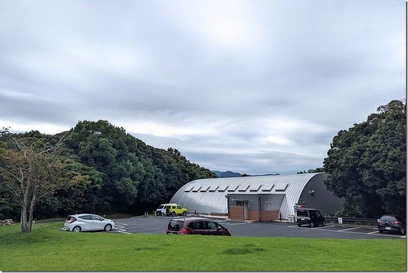 亀塚古墳の駐車場の横にある海部古墳資料館
