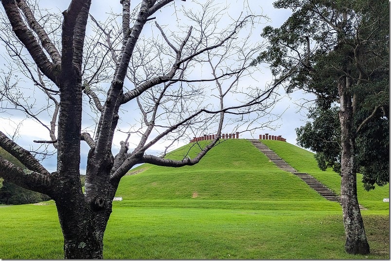 亀塚古墳を下り小亀塚古墳へ【公園内散策】