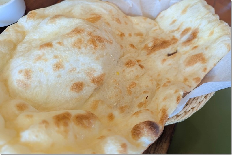 インドカレー ガネーシャでランチ おかわりナン 300円 大きいです インドカレー ガネーシャでランチ おかわりナン 300円 大きいです